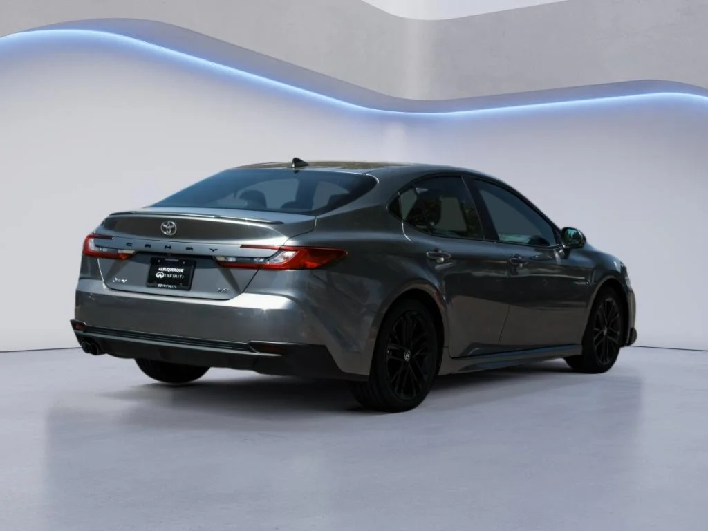 Used 2025  Toyota SE image 5