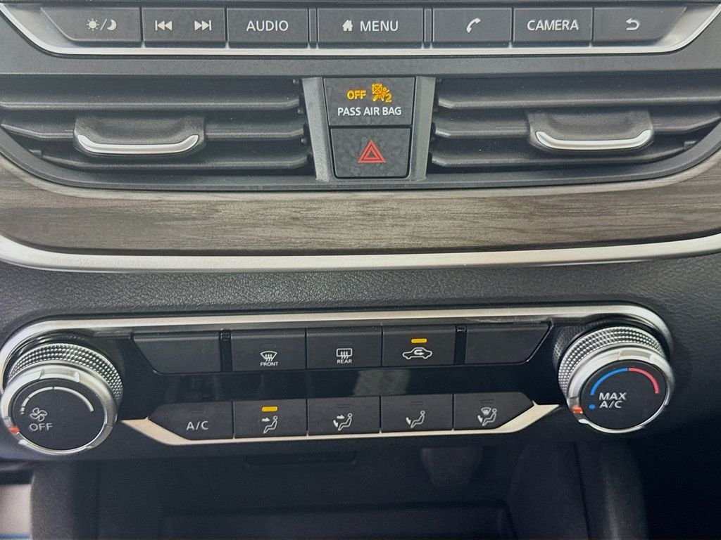 Used 2025 Glacier White Nissan 2.5 SV image 18