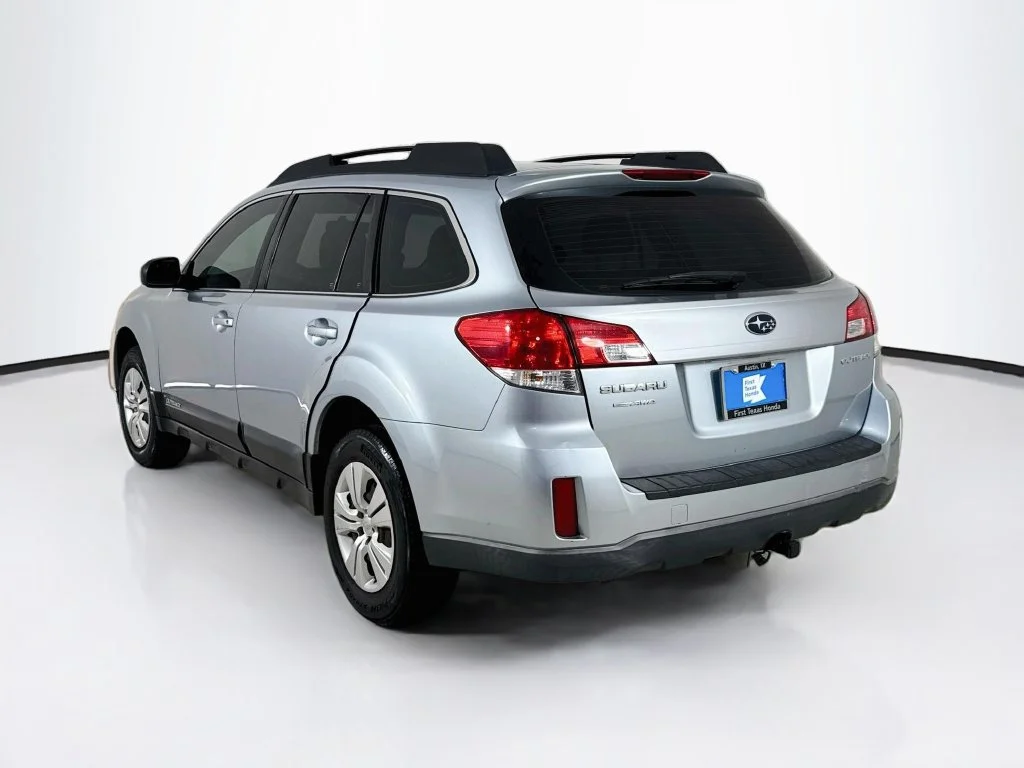 Used 2013 Silver Subaru 2.5i image 5