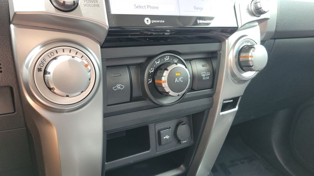 Used 2022 Blue Toyota SR5 image 18