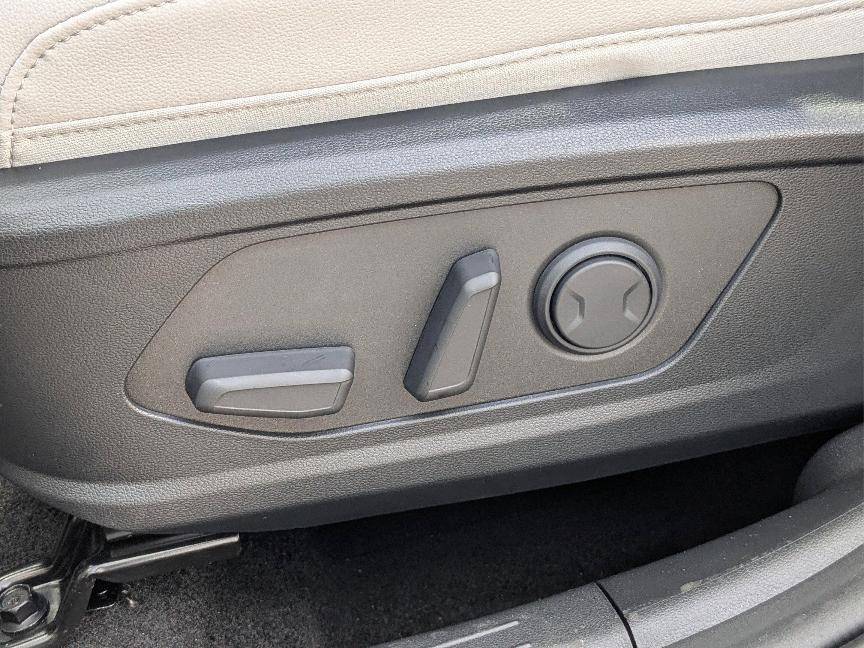 New 2026 Hampton Gray Hyundai SEL AWD image 22