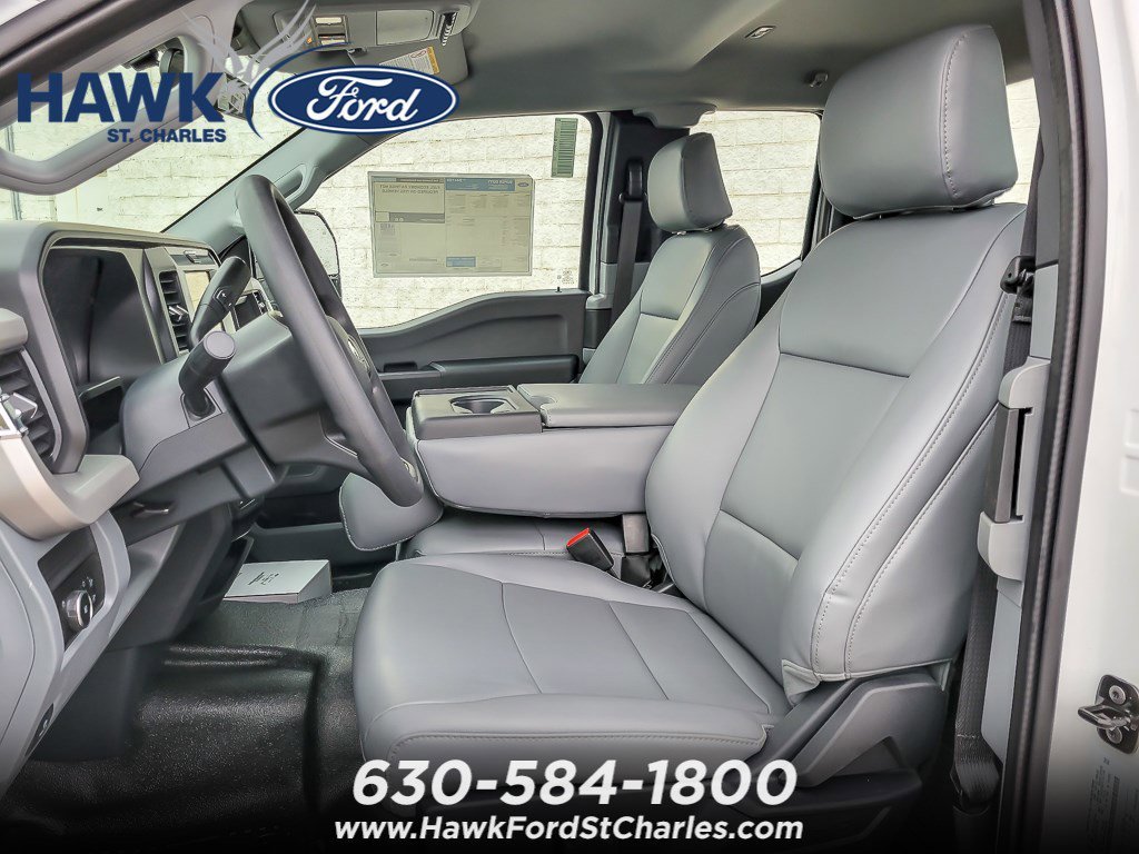 New 2026 Oxford White Ford F-250® XL image 7