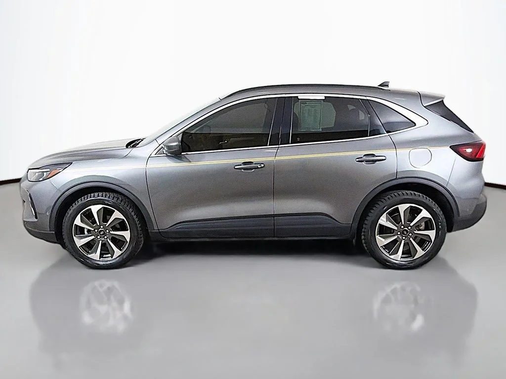 Used 2023 Carbonized Gray Metallic Ford Platinum image 17