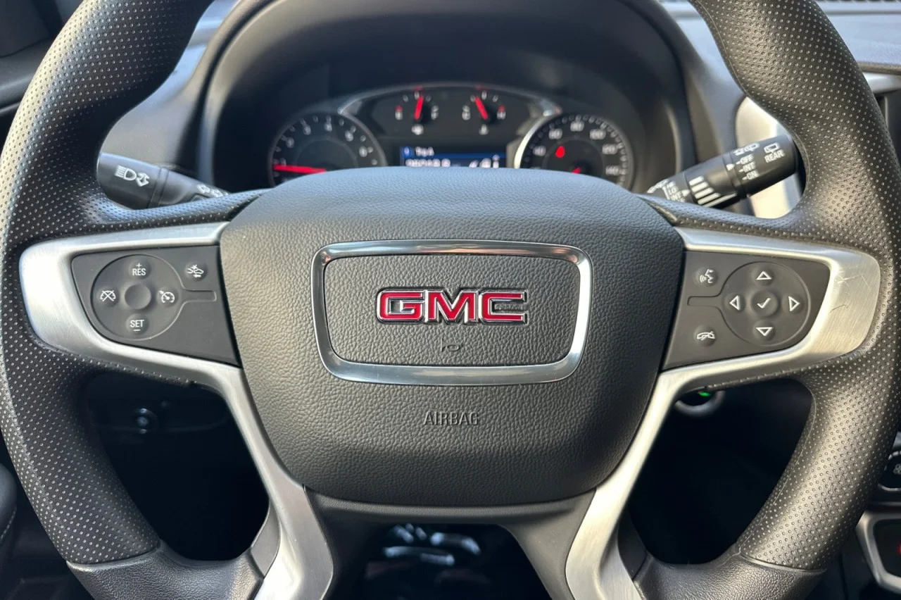 Used 2024 BLACK GMC SLE image 22