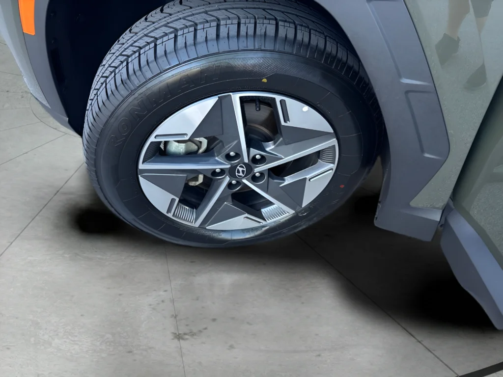 Used 2025 Green Hyundai SEL image 45