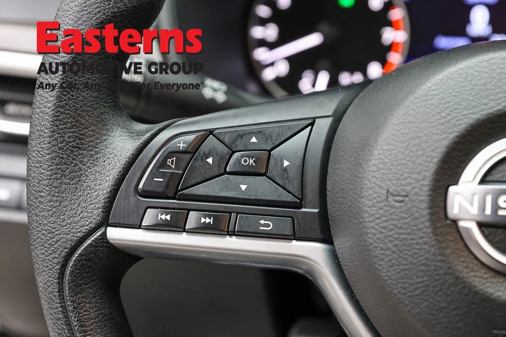 Used 2025 Black Nissan 2.5 SV image 15