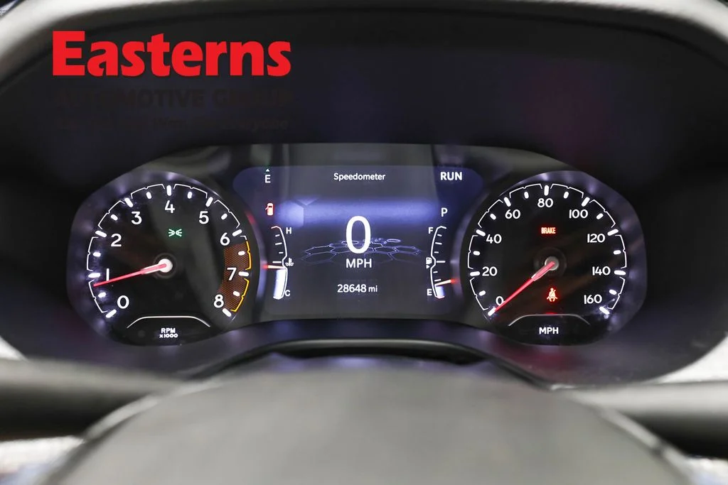 Used 2022 White Jeep Latitude image 18
