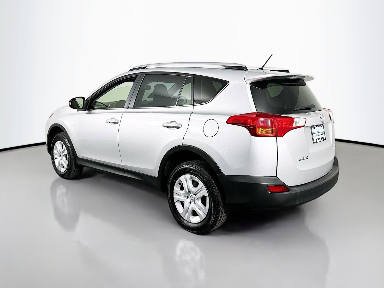 Used 2014 Classic Silver Metallic Toyota LE image 4