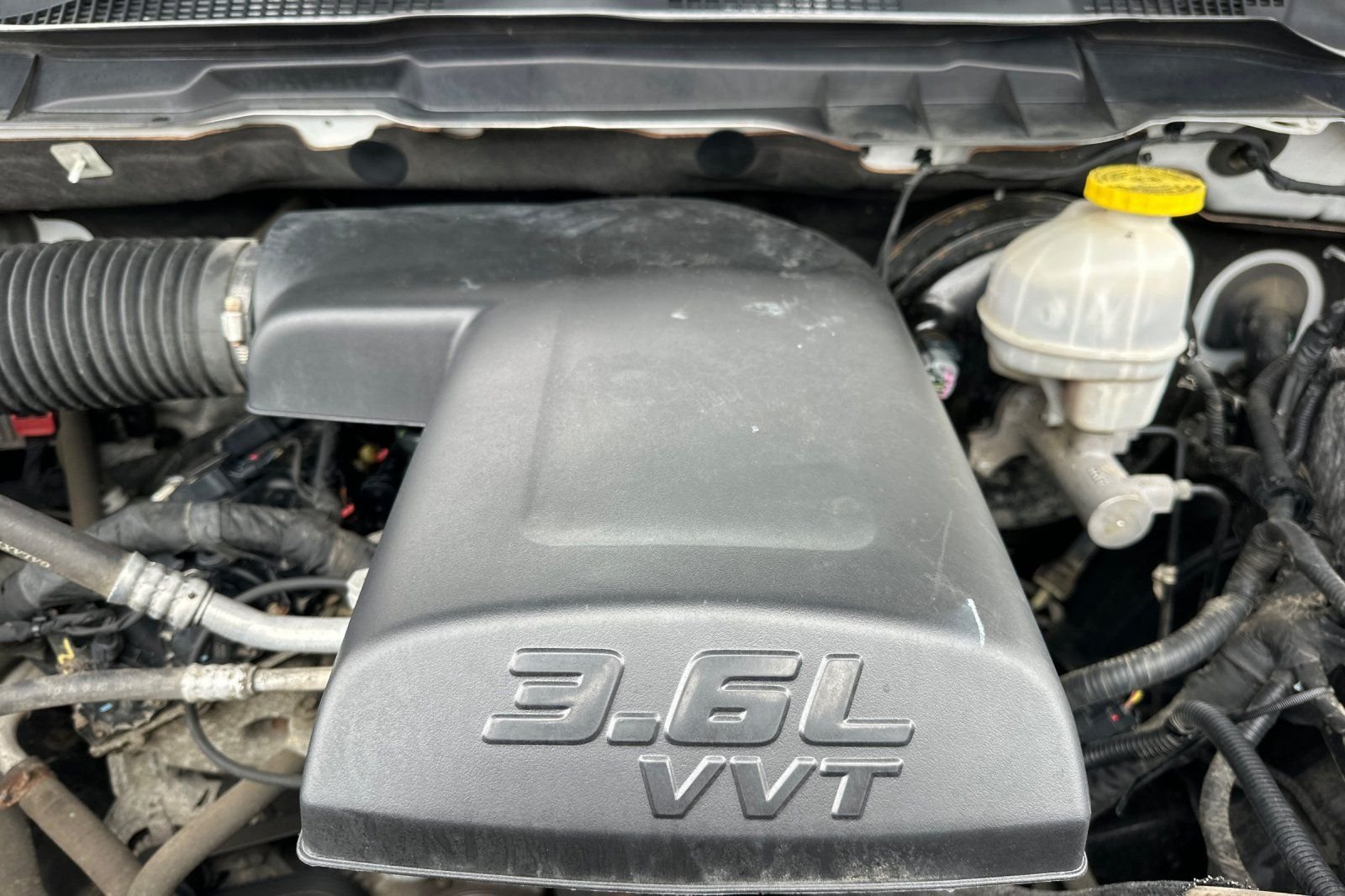 Used 2018 White Ram SLT image 31