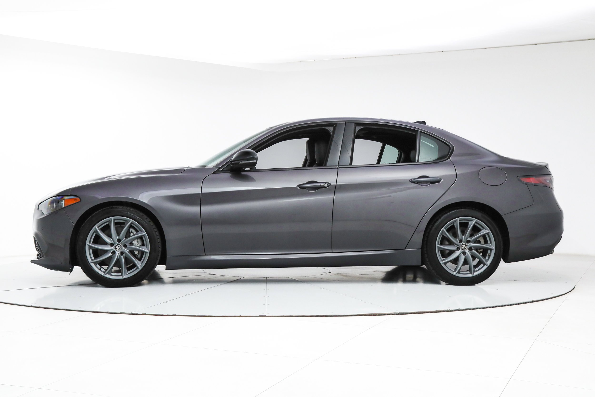 Used 2025 Gray Alfa Romeo  image 2
