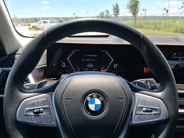 Used 2023 White BMW xDrive40i image 8