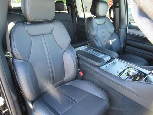 New 2026 High Gloss Black Exterior Paint Jeep Limited Reserve image 9