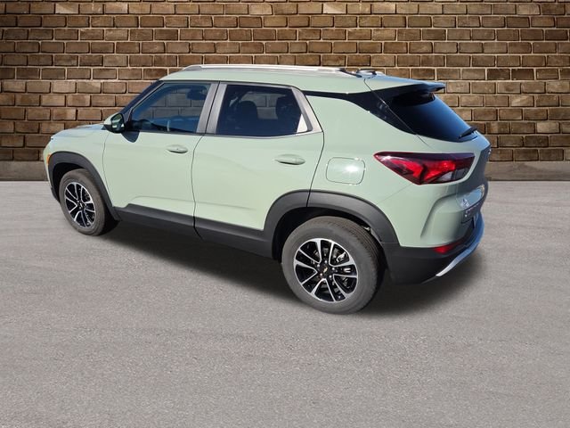 2025 Chevrolet Trailblazer LT photo 2