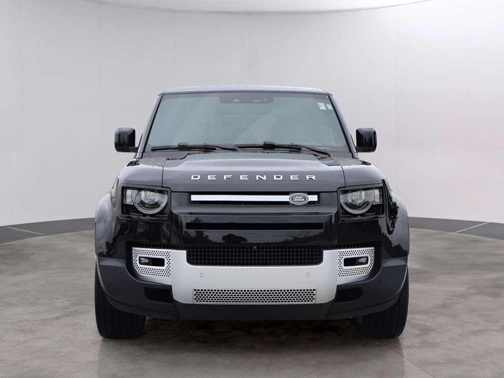 Used 2024 Santorini Black Metallic Land Rover SE image 2