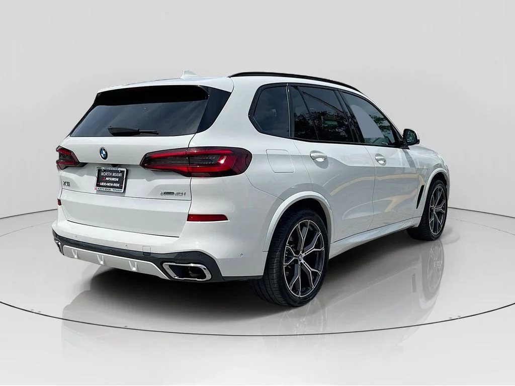 Used 2022 White BMW xDrive40i image 7