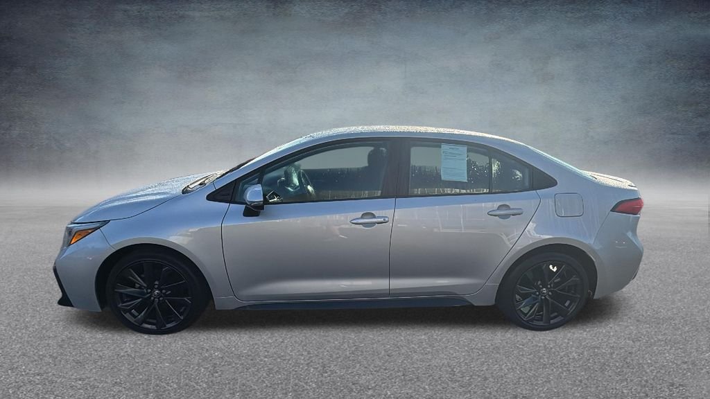 Used 2025 Classic Silver Metallic Toyota SE image 7