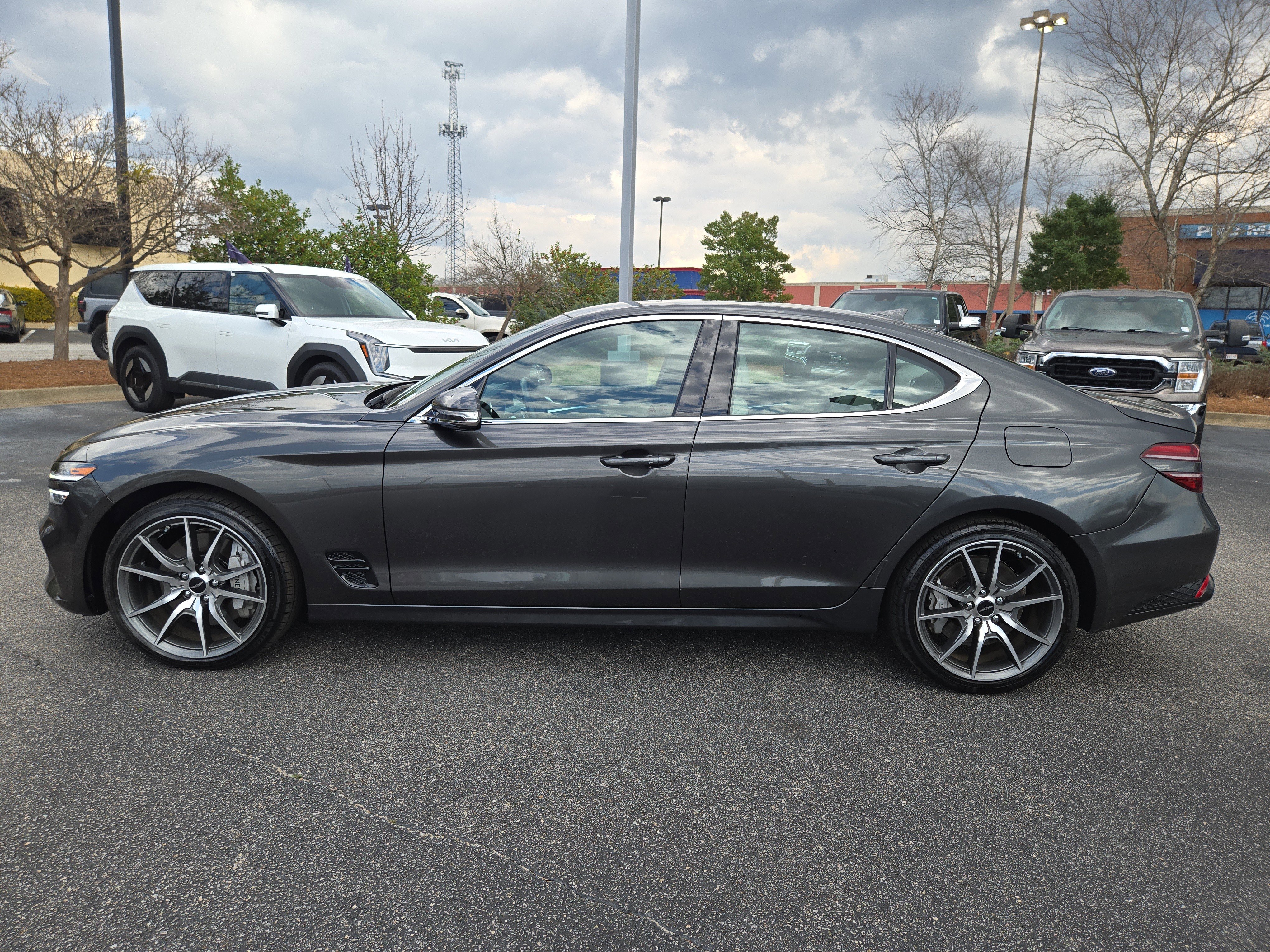 2025 GENESIS G70 Standard - Photo 10