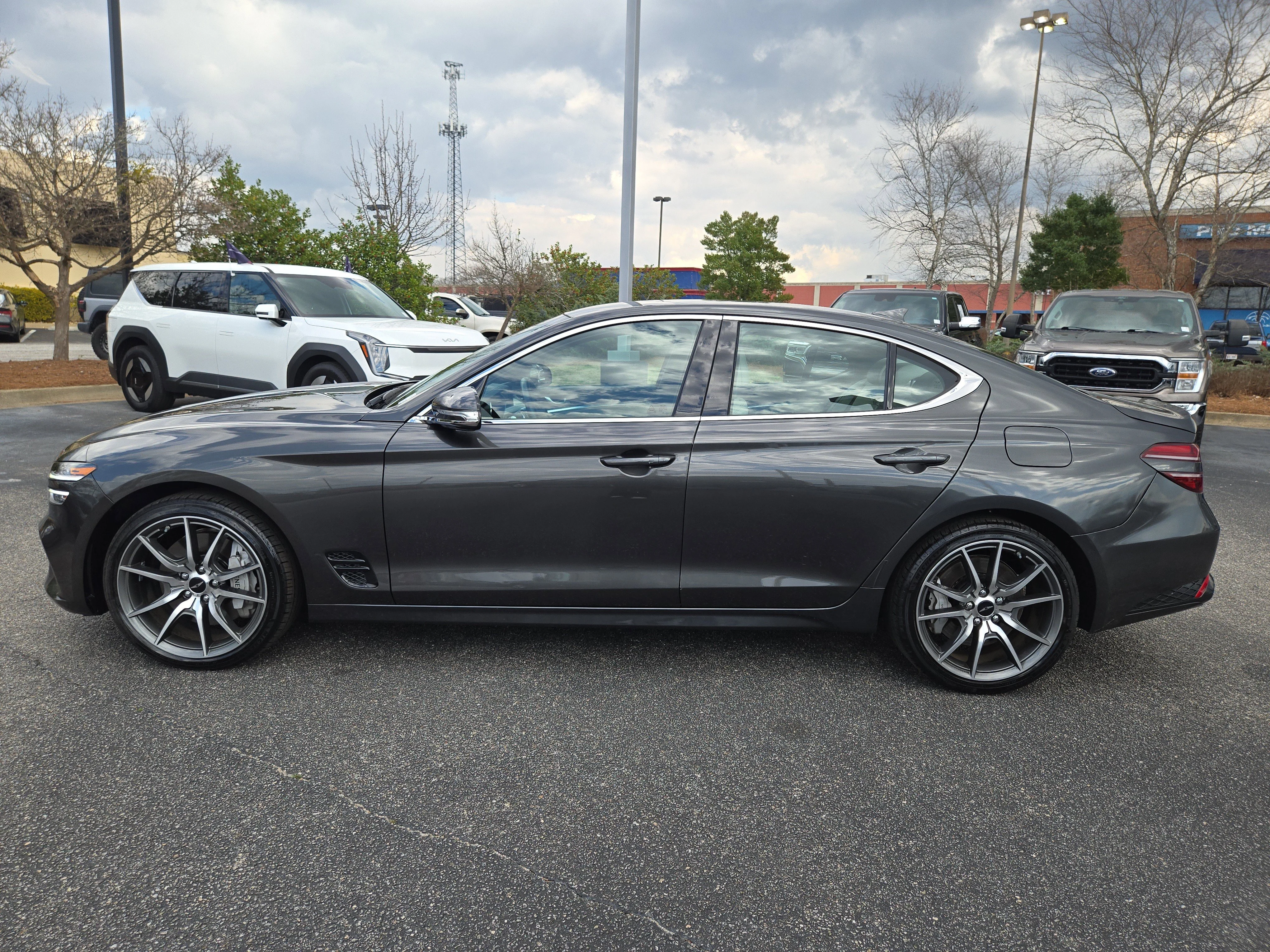 2025 GENESIS G70 Standard - Photo 10
