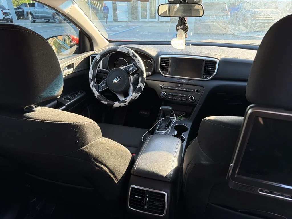 Used 2022 Red Kia LX image 5