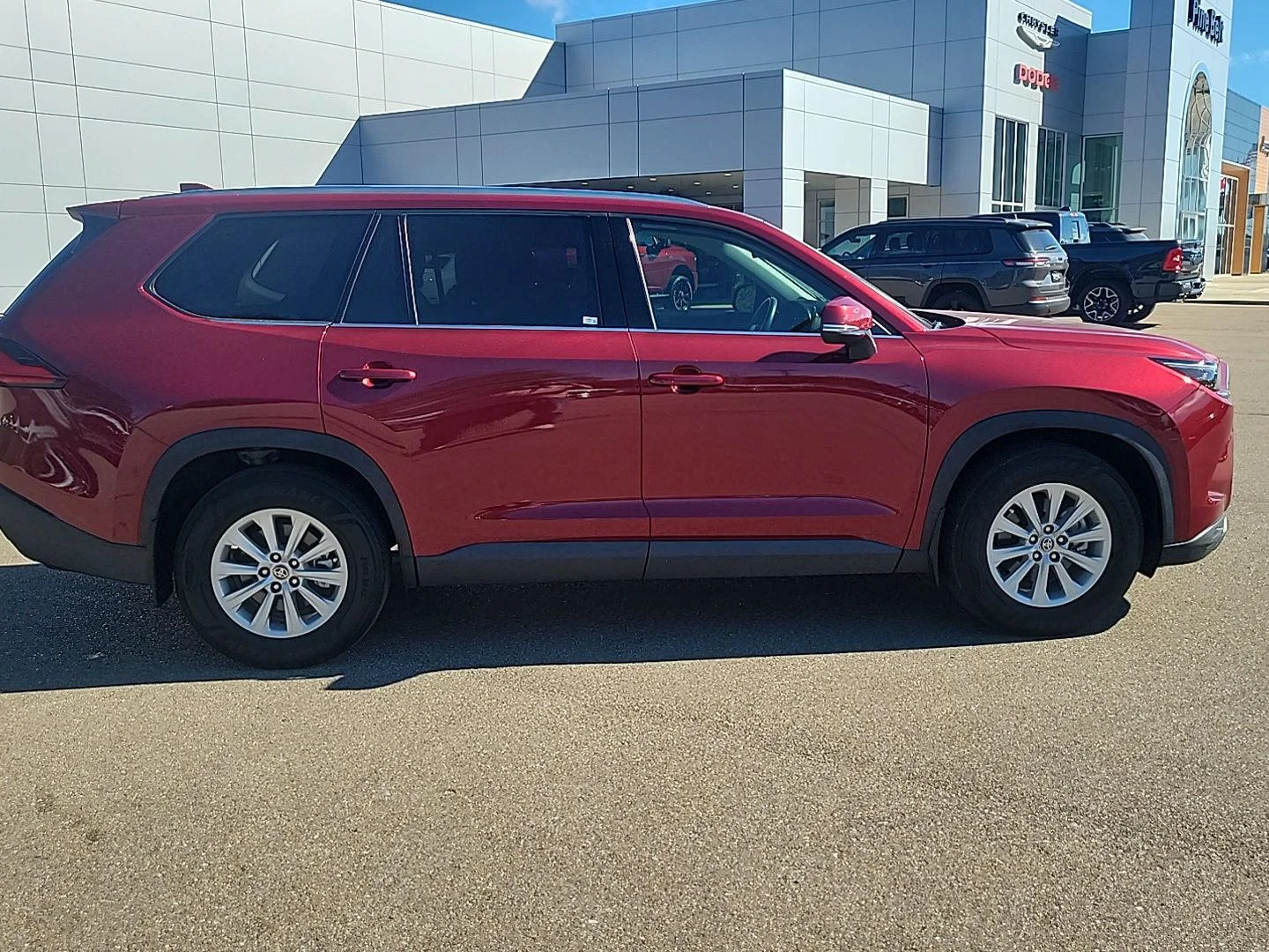 Used 2024 Ruby Flare Pearl Toyota XLE image 18