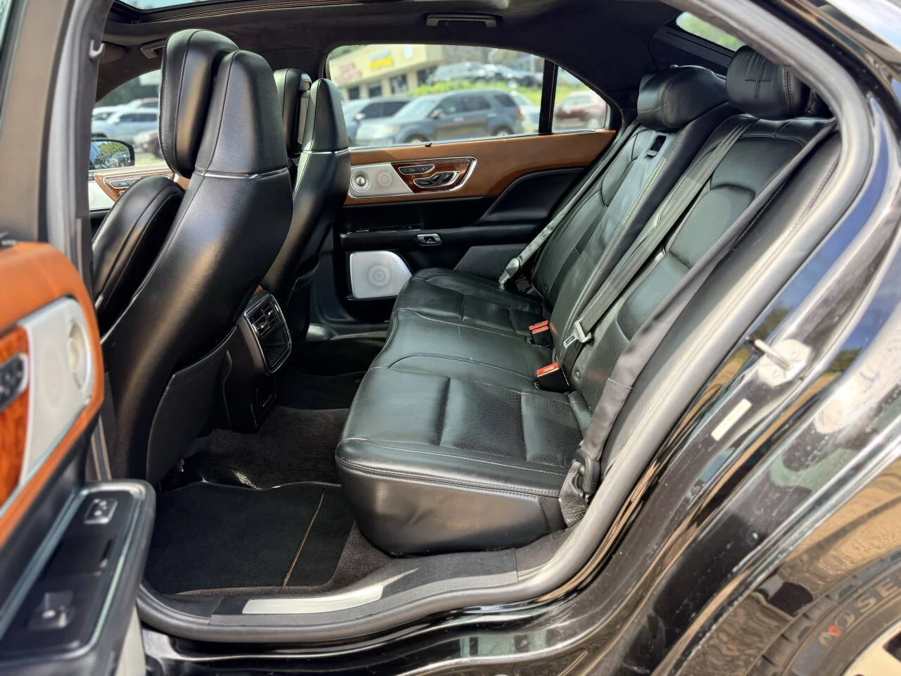 Used 2017 Black Lincoln Black Label AWD 4dr Sedan image 40