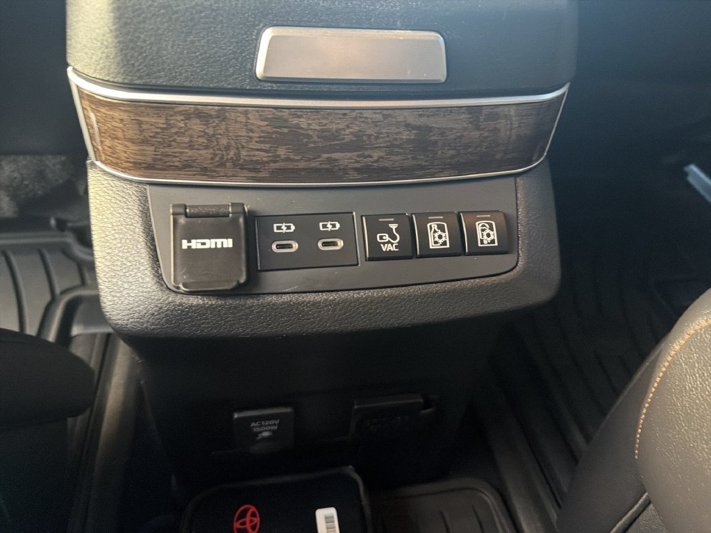 2025 Toyota Sienna Platinum - Photo 30