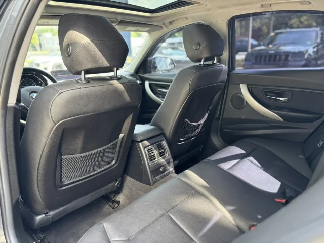 Used 2018 Mineral Gray Metallic BMW 320i xDrive image 17