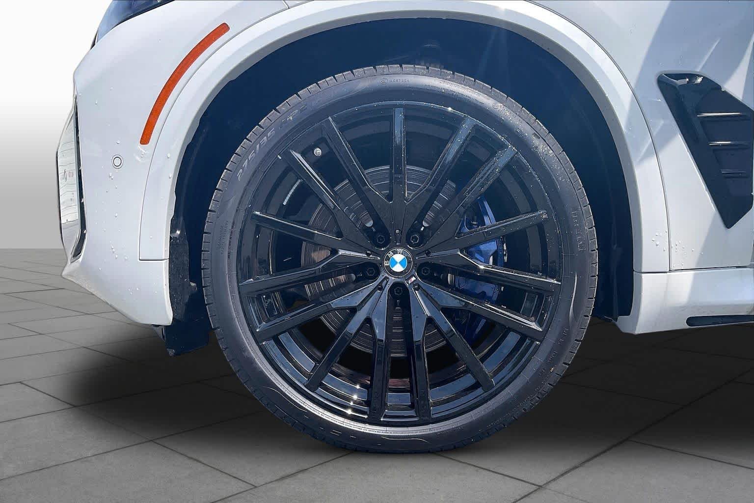 2026 BMW X5 M60i - Photo 11