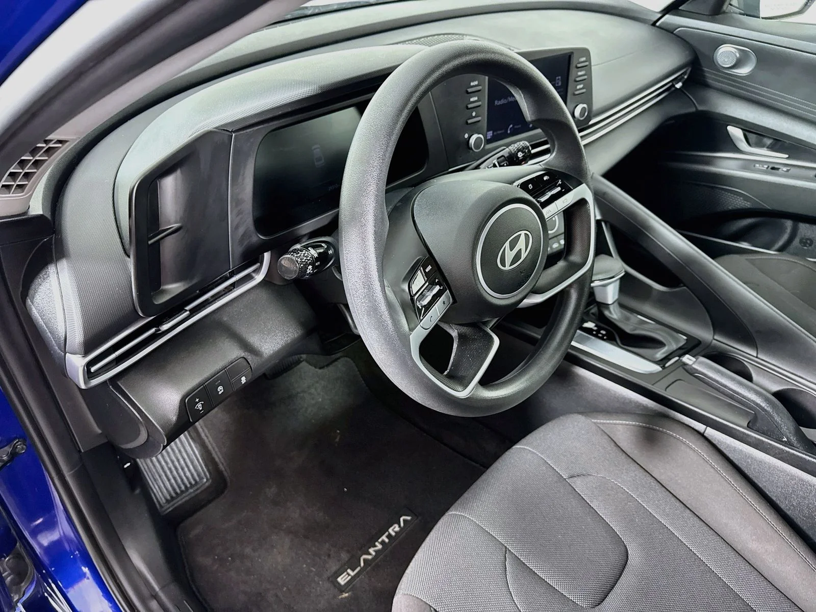 Used 2024 Blue Hyundai SE image 9