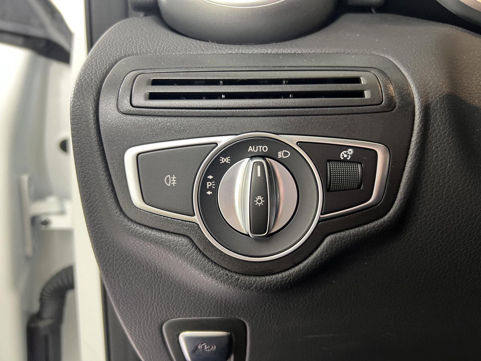 Used 2023 Polar White Mercedes-Benz GLC 300 image 17