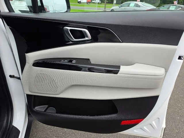 Used 2022 White Kia SX image 10