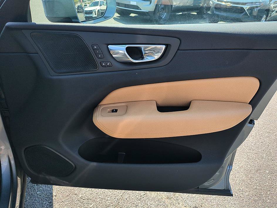 Used 2019 -SELECT- Volvo Momentum image 33