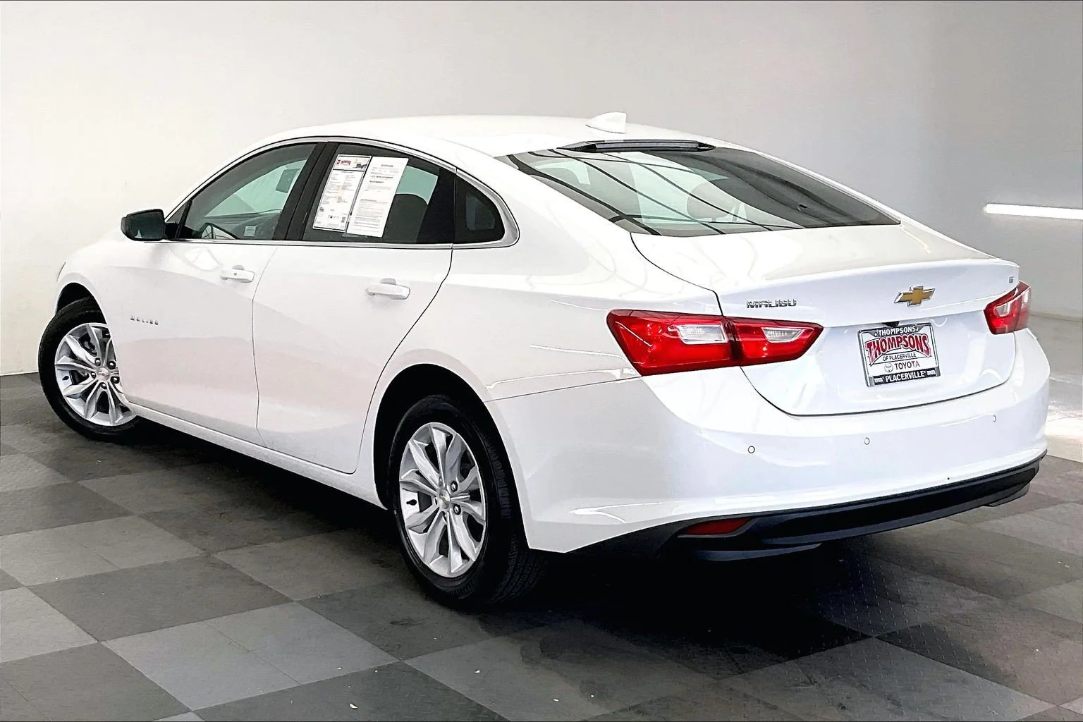 Used 2025 Summit White Chevrolet LT image 10