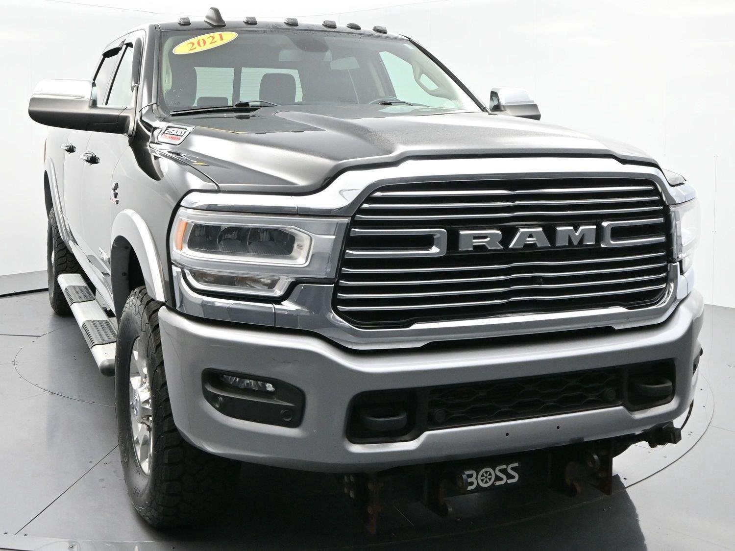 Used 2021 Diamond Black Crystal Pearlcoat Ram Laramie image 2