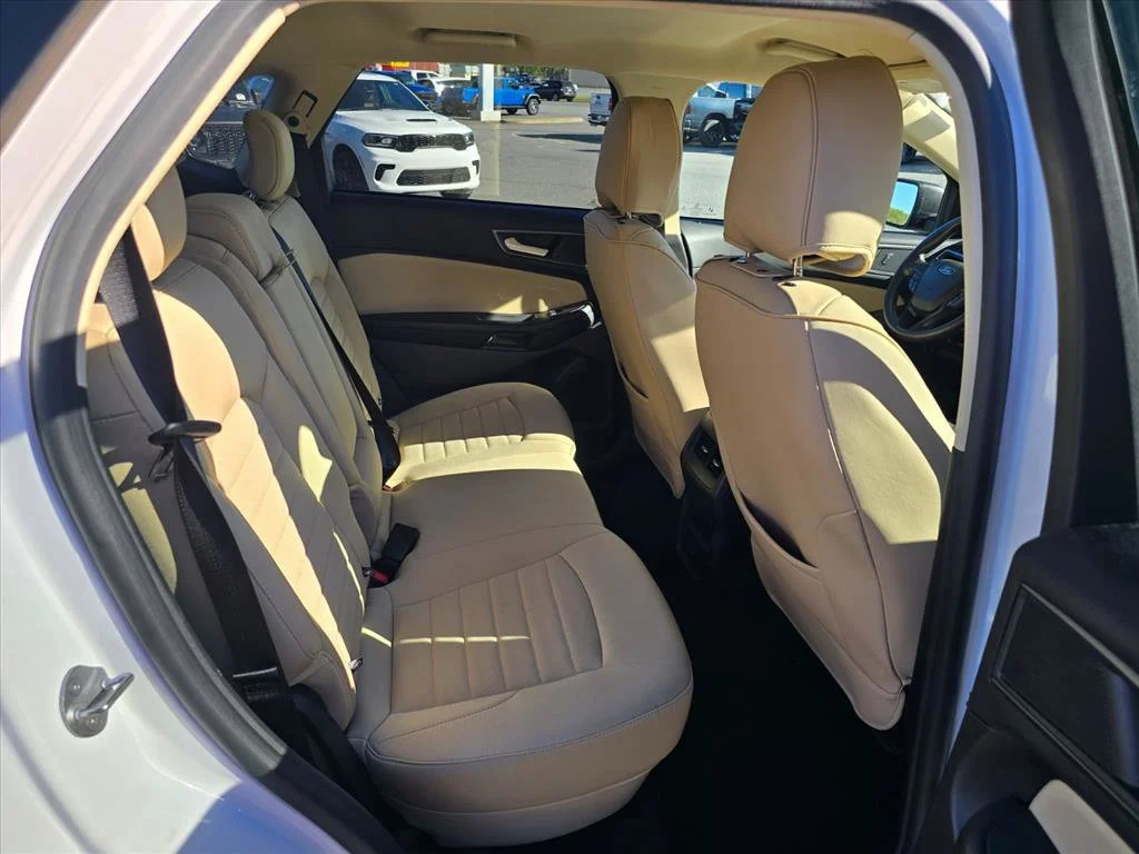 Used 2021 White Ford SE image 11