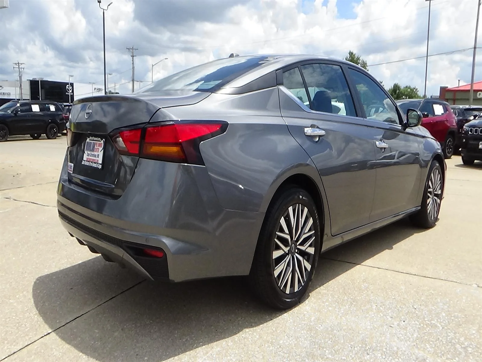Used 2025 Gun Metallic (kad) Nissan 2.5 SV image 6