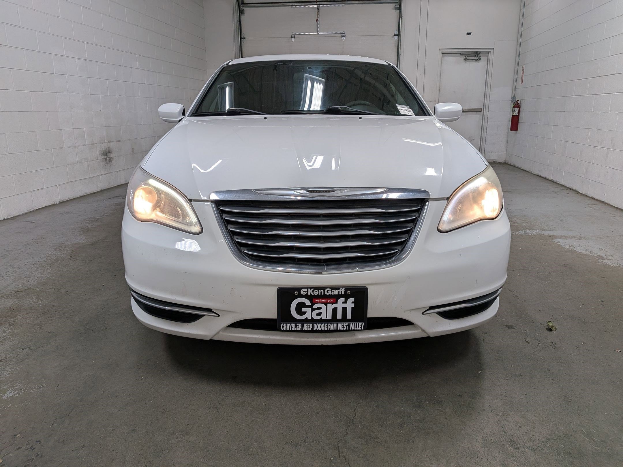 Used 2014 Bright White Clearcoat Chrysler LX image 10