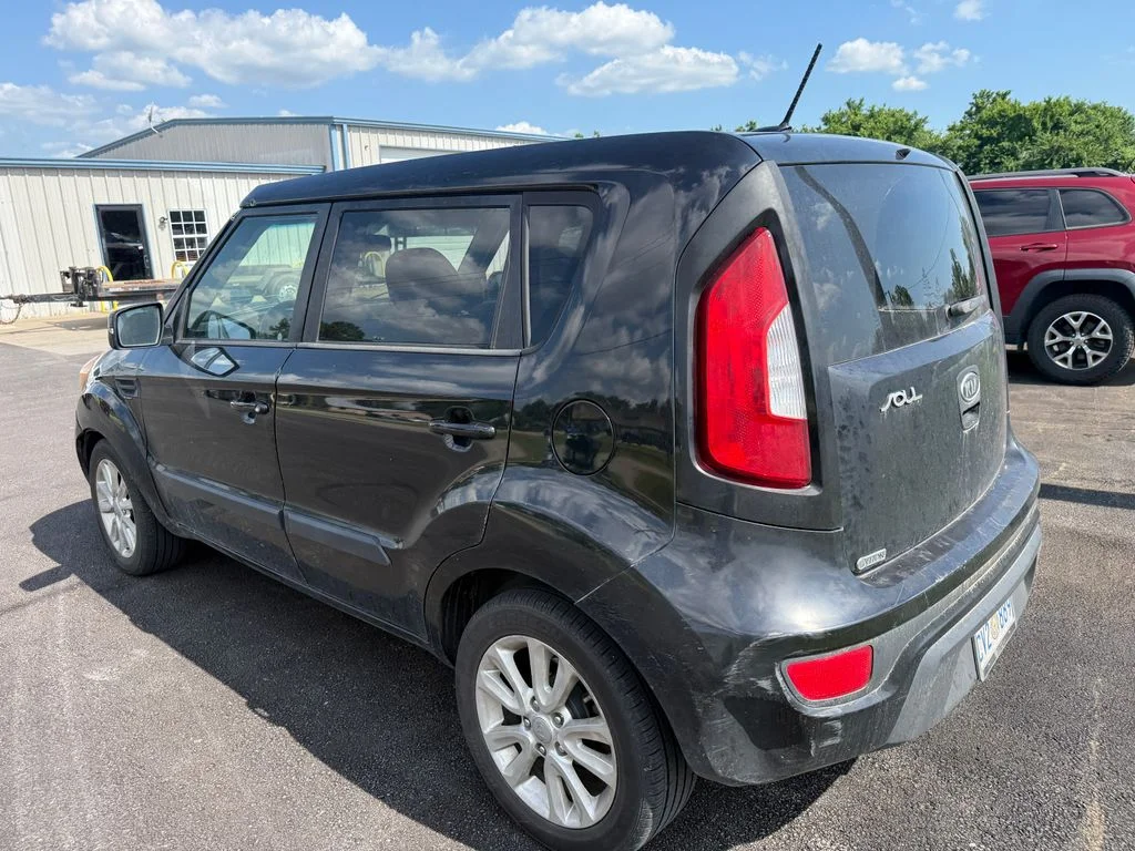 Used 2012 Gray Kia Plus image 8