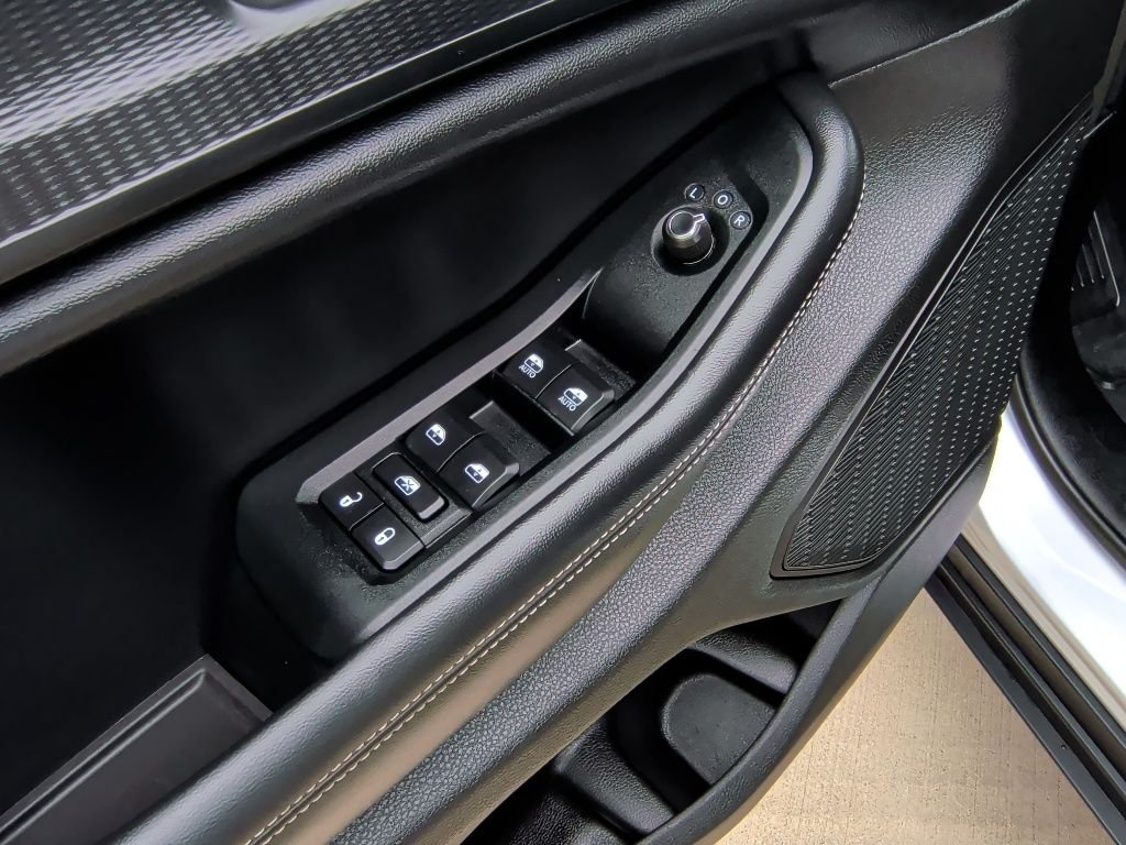 Used 2025 Silver Jeep Laredo image 11