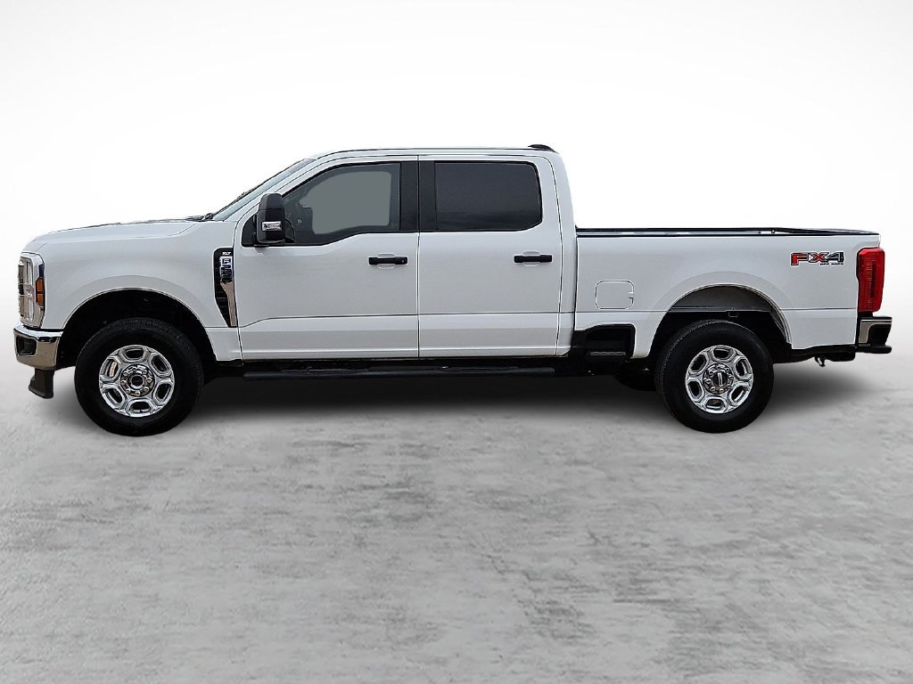 Used 2025 Oxford White Ford XLT image 6