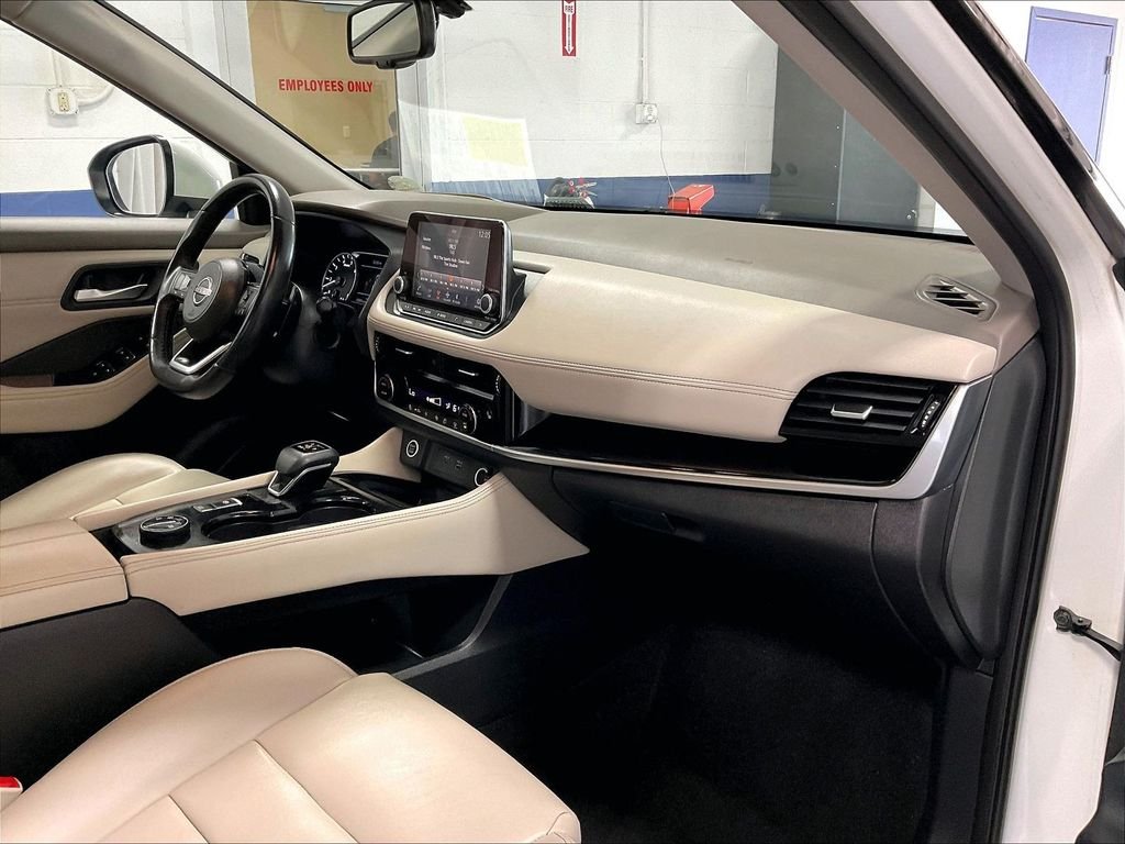 Used 2023 Pearl White Nissan SL image 13