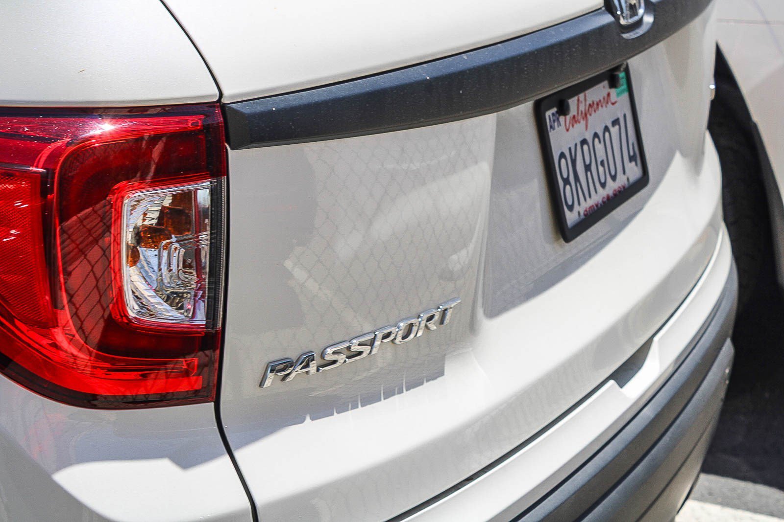 Used 2019 White Diamond Pearl Honda Touring image 9