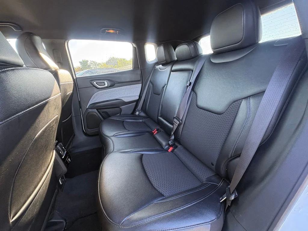 Used 2024 White Jeep Latitude image 25