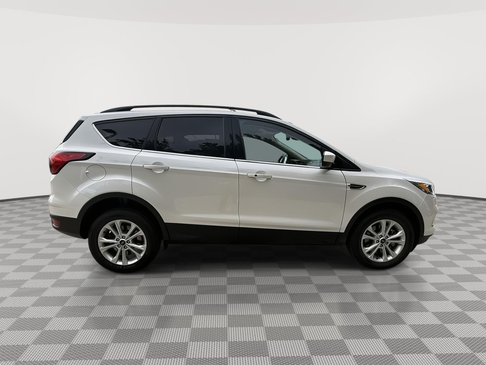 Used 2019 White Platinum Metallic Tri-Coat Ford SEL image 6