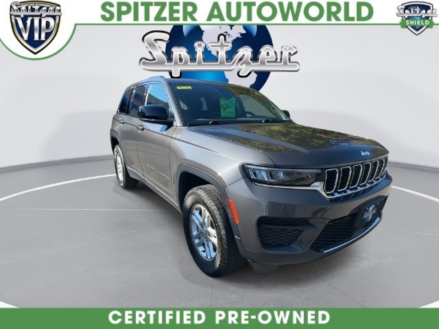 Used 2023 Gray Jeep Laredo image 3