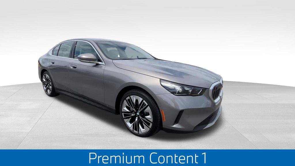 New 2026 Oxide Grey Metallic BMW 530i xDrive image 14