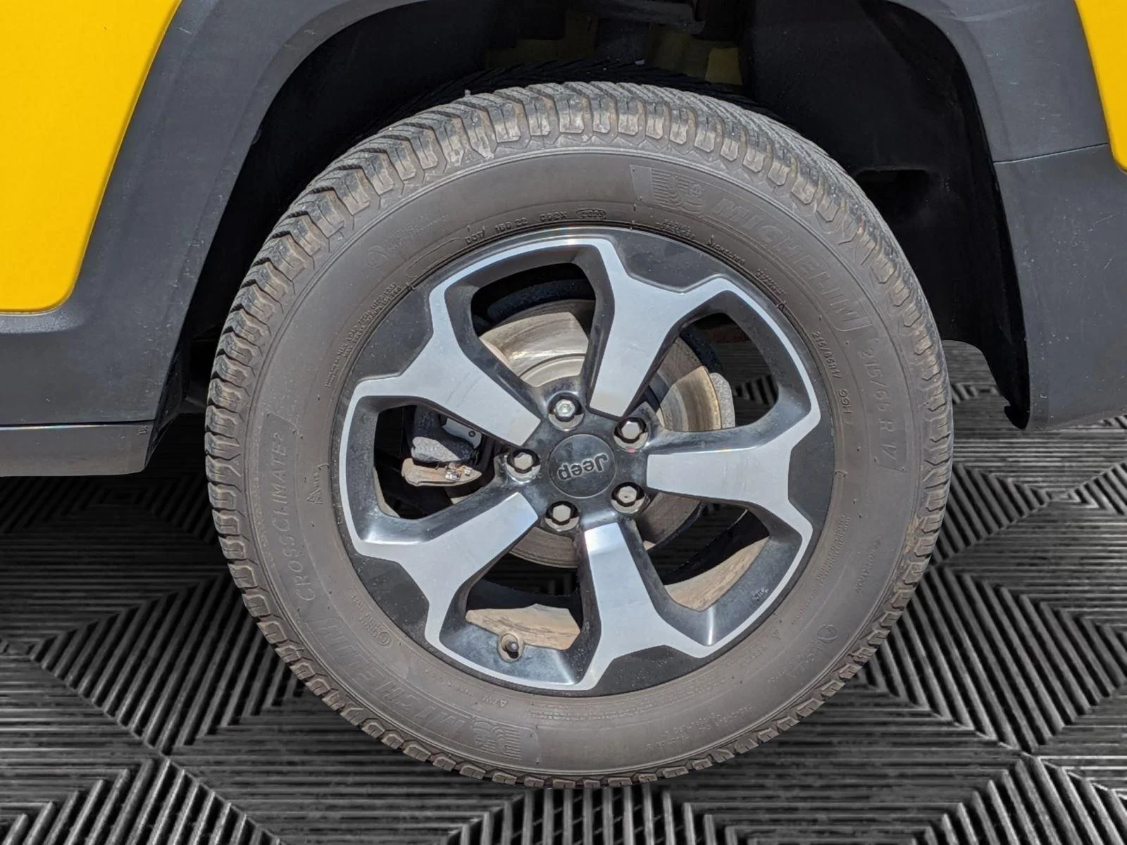 Used 2019 Solar Yellow Clearcoat Jeep Trailhawk image 9