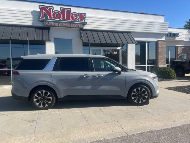 2024 Kia Carnival EX photo 3