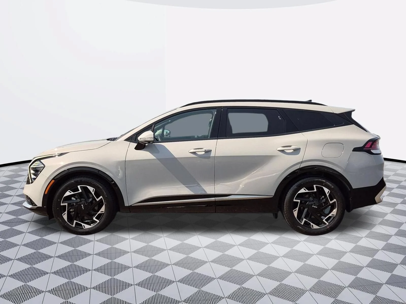 Used 2023 Wolf Gray Kia SX-Prestige image 4