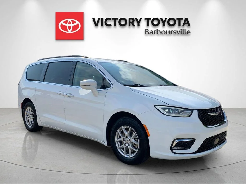 Used 2022 White Chrysler Touring L image 5